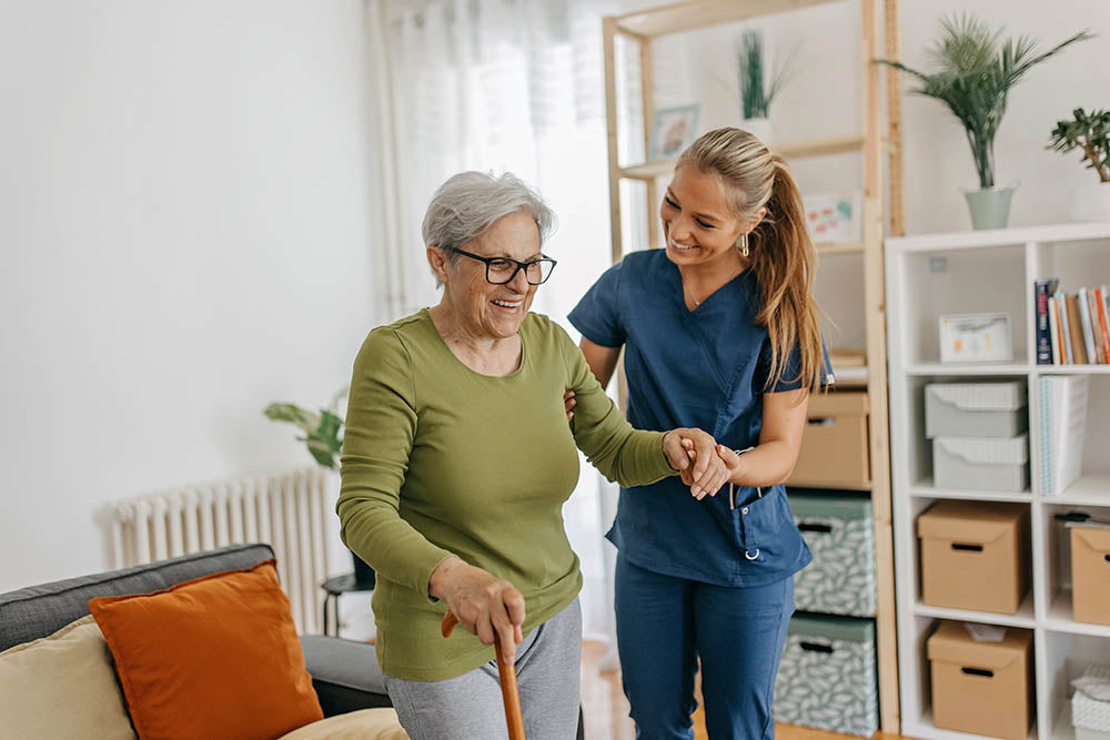 Comment une aide-soignante Amika accompagne les personnes âgées dans la vie au quotidien ?